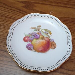 Elegant Gold-Trimmed Fruit Design Plate